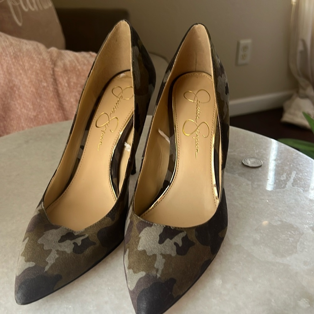 Jessica Simpson heel.